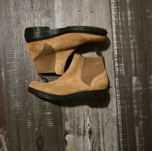 Dr. Martens Pamela Chelsea Boots Tan Suede Women’s 9